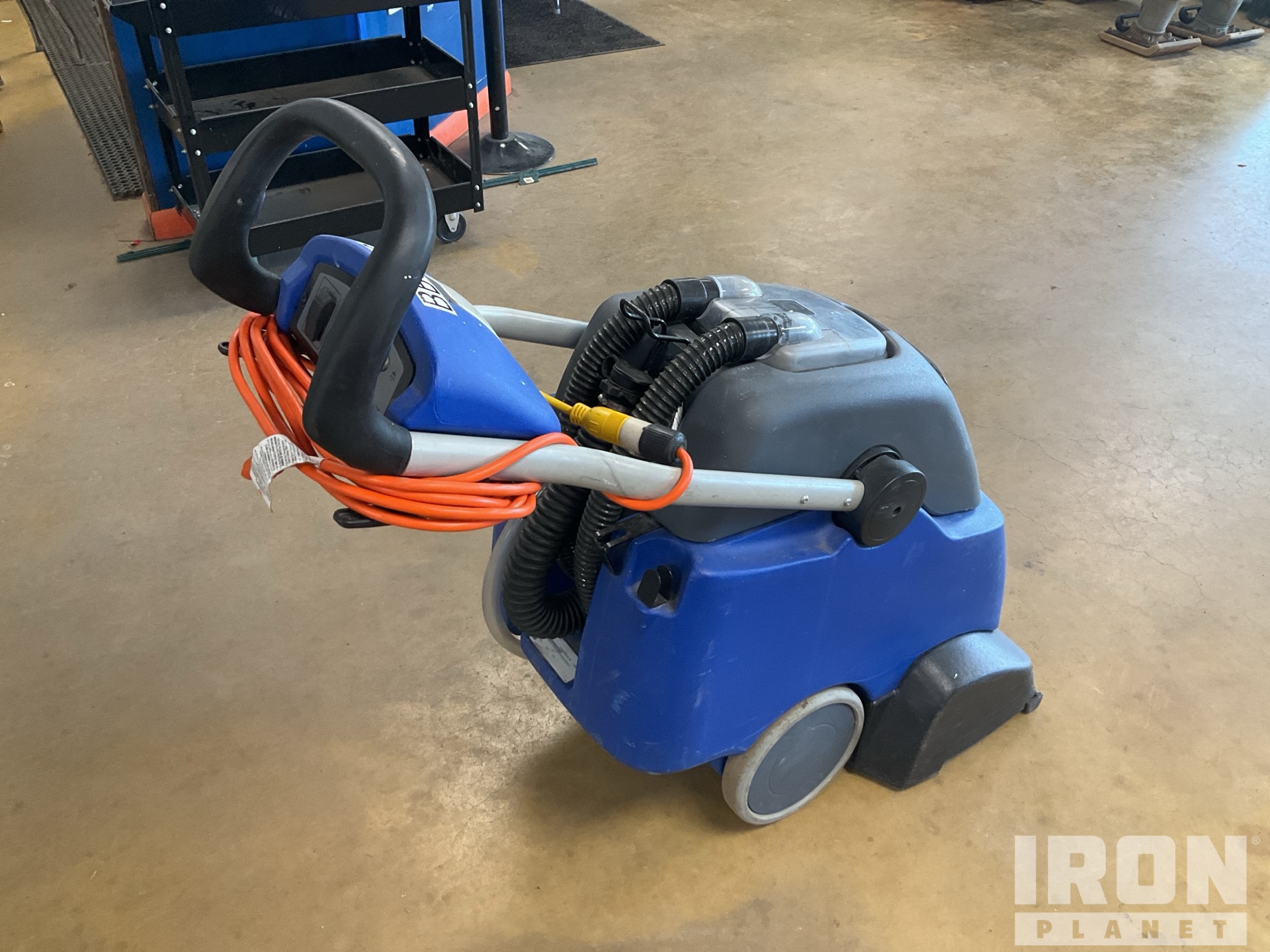 2013 Windsor Clipper Duo 16” 120 Electric Carpet Extractor in BLUE