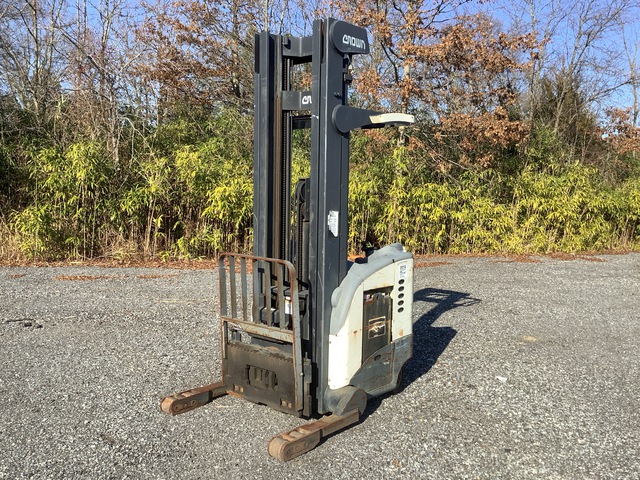 2001 Crown RR5000 Electric Forklift