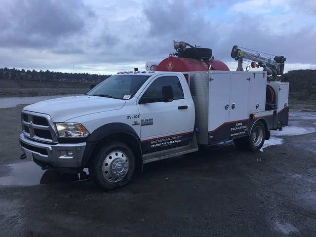 2017 (unverified) Dodge Ram 5500 Heavy Duty 4x4 Service Truck w/ Crane 2017 (unverified) Dodge Ram 5500 Heavy Duty 4x4 Service Truck w/ Crane