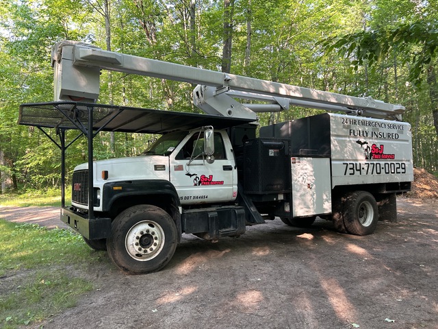 Terex on 2001 GMC C8500 4x2 Bucket Truck