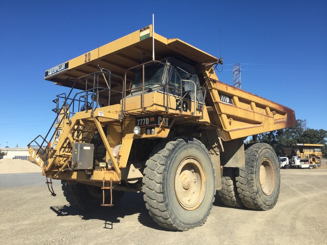 2000 Cat 777D Off-Road End Dump Truck