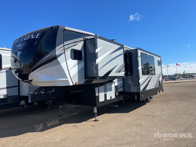 2018 Cyclone 4270 45 ft Tri/A Toy Hauler Travel Trailer | Ritchie Bros ...
