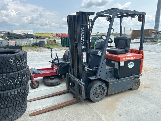 2009 Toyota 7FBCHU25 3650 lb Electric Forklift (Inoperable) 2009 Toyota 7FBCHU25 3650 lb Electric Forklift (Inoperable)