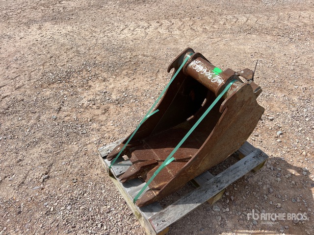 370 mm Godet Bucket | Ritchie Bros. Auctioneers