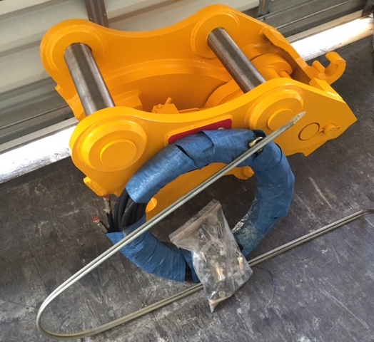 Teran  Excavator Hydraulic Coupler - Fits Cat 300B/C - D Linkage (Unused)