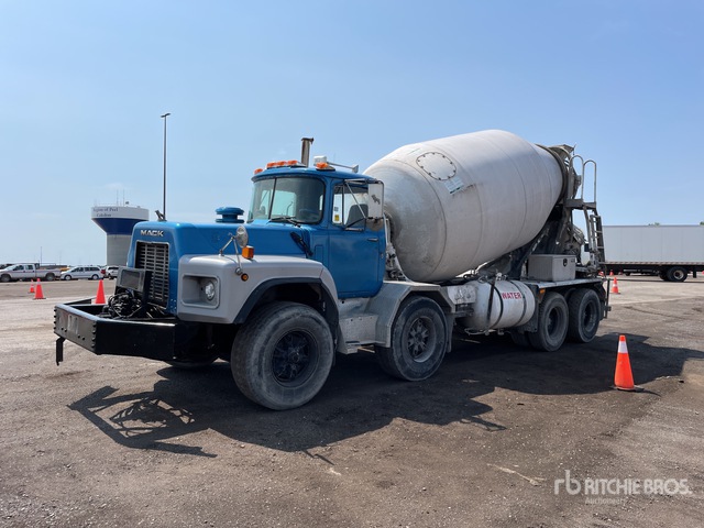 Mack Rb688s 2001 Mack RB688S 8x4 Twin-Steer Mixer Truck | Ritchie Bros. Auctioneers