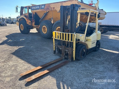 Hyster 90 9000 lb Pneumatic Tire Forklift