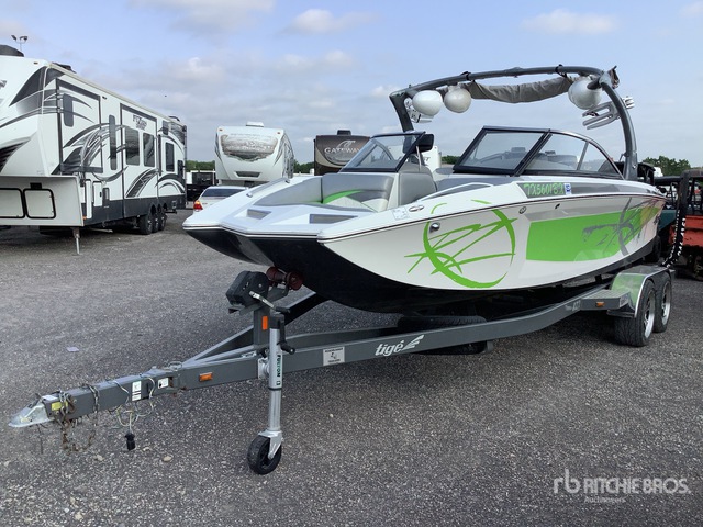 2012 Tige RZ2 Ski Boat w/2012 Roadrunner Trailer in Lake Worth