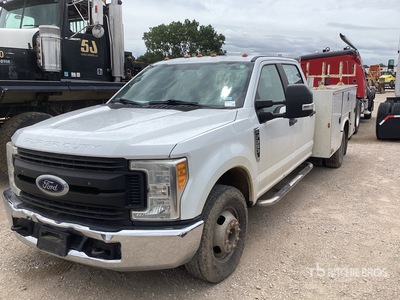 2017 Ford F-350 XL 4x2 Crew Cab Utility Truck (Inoperable)