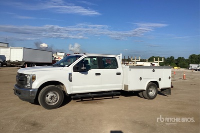 2018 Ford F-350 XL 4x2 Crew Cab Utility Truck