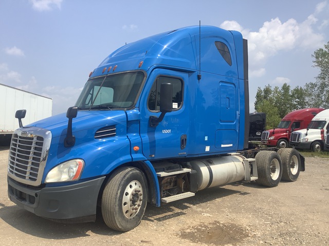 2012 Freightliner Cascadia 113 6x4 T/A Sleeper Truck Tractor