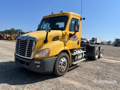 2016 Freightliner Cascadia 113 6x4 تراكتور شاحنة نهارية (ثنائية المحور)