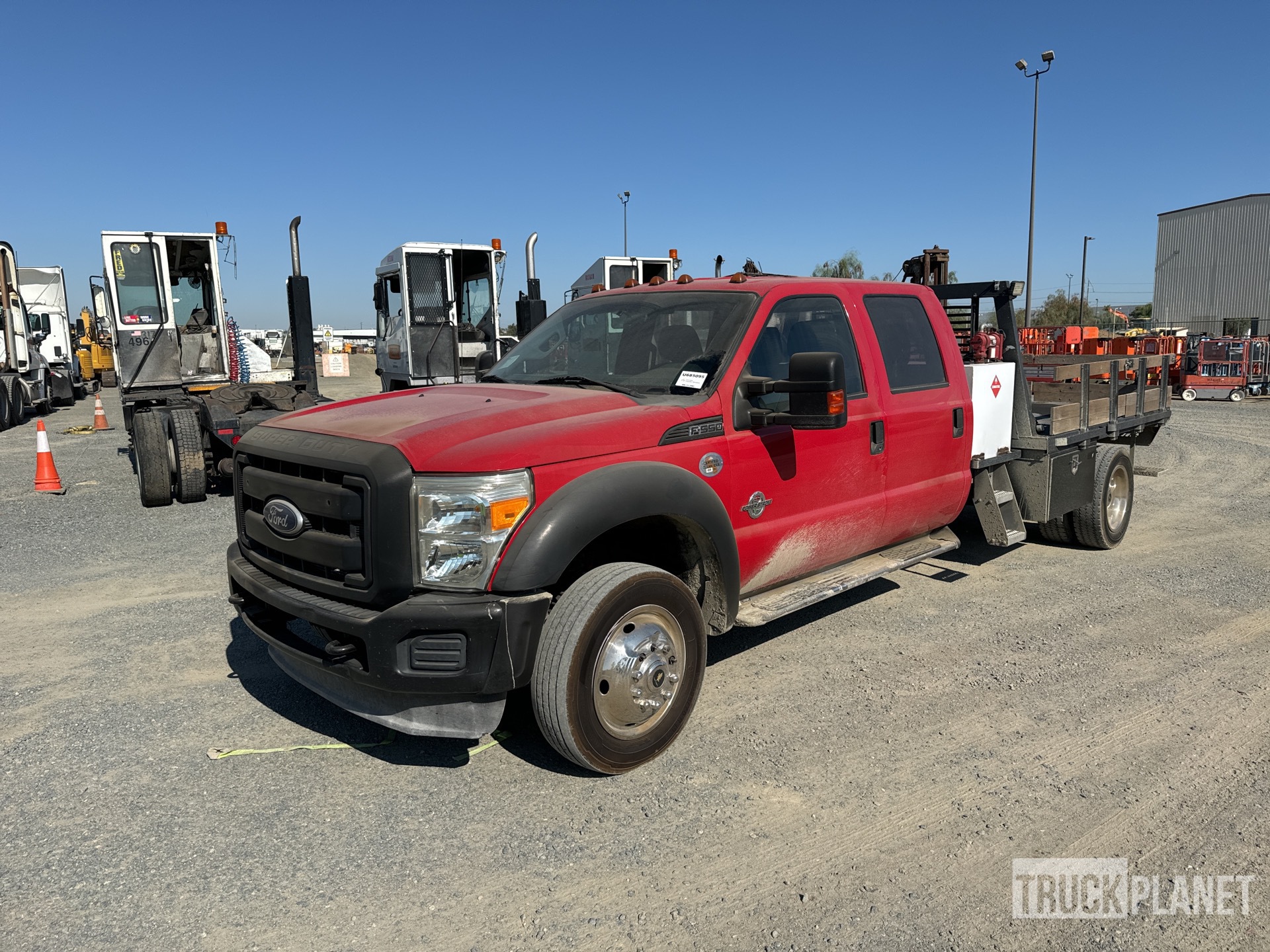 2011 Ford F-550 XL 4x4 Crew Cab Flatbed Truck