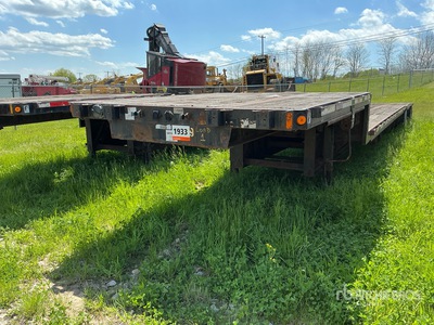2006 Fontaine 48 ft T/A Spread Axle Single Drop Step Deck Trailer
