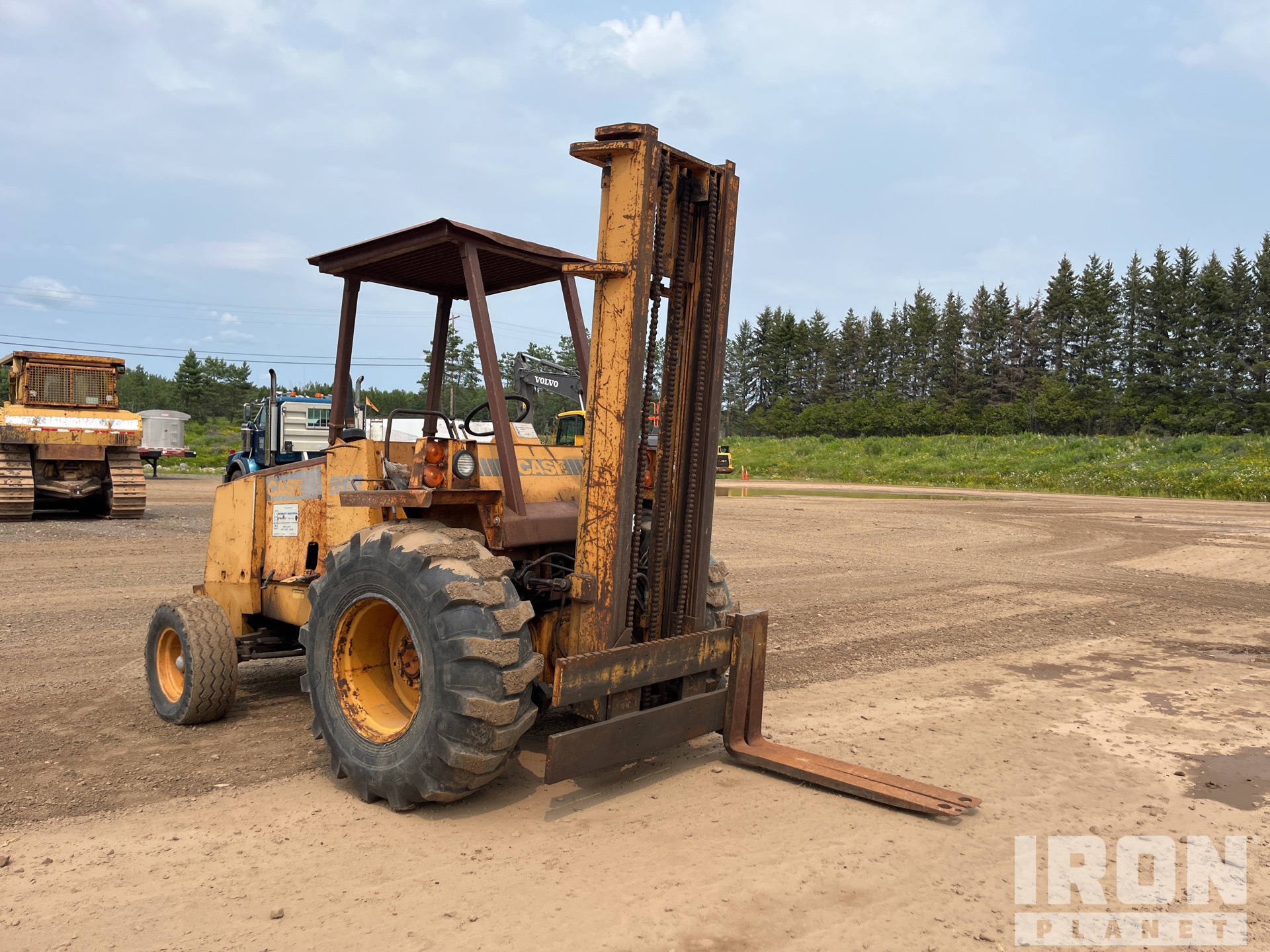 1988 Case 586E 6000 lb 4x2 Rough Terrain Forklift in
