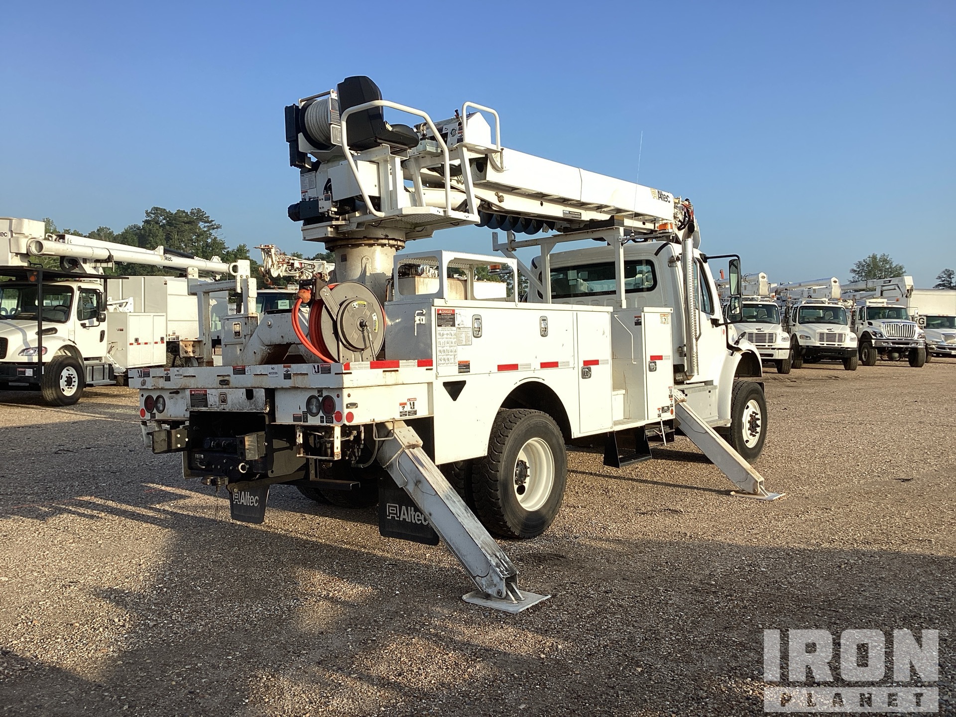 2020 Altec DC47 TR on 2021 Freightliner M2106 4x4 Digger