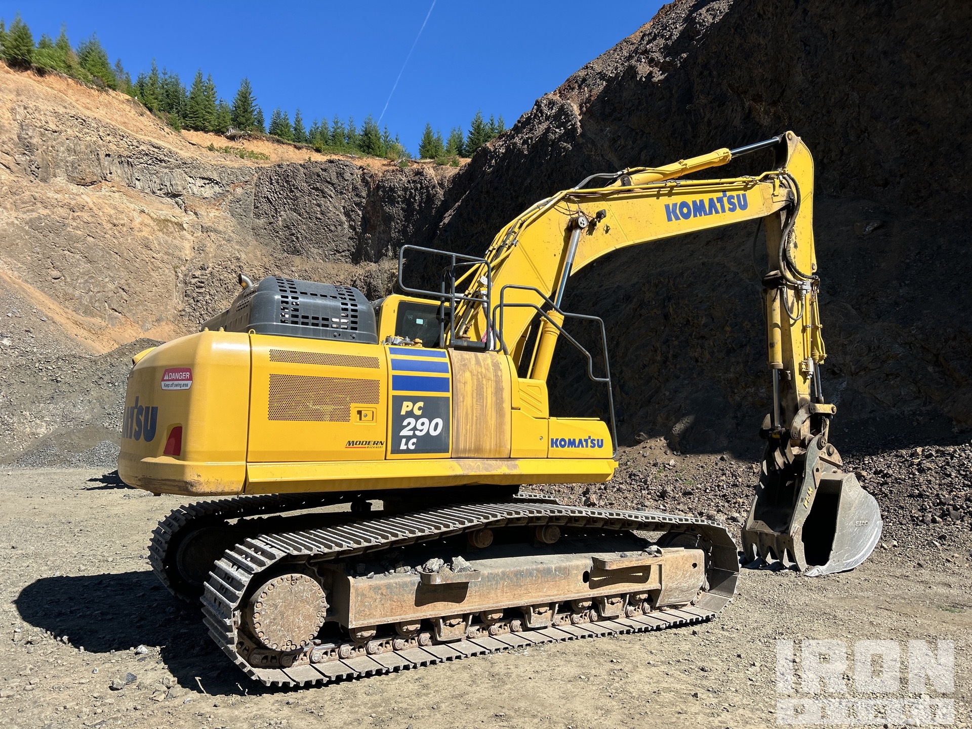 2020 Komatsu PC290LC-11 Tracked Excavator in Chehalis