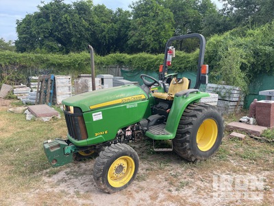 2014 John Deere 3032E 4WD Utility Tractor