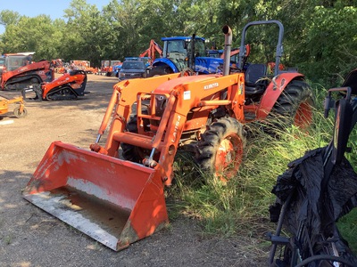 Kubota M7060D 4WD Utility Tractor (Inoperable)
