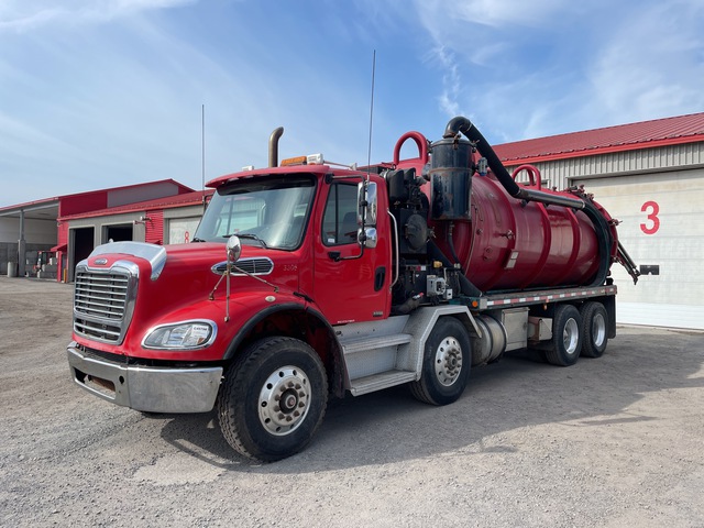 2000 Presvac Systems PVDB-4000 on 2008 Freightliner FM2 8x4 Twin-Steer Vacuum Tanker Truck 2000 Presvac Systems PVDB-4000 on 2008 Freightliner FM2 8x4 Twin-Steer Vacuum Tanker Truck