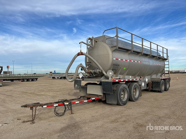 2011 Lazer Inox 30000 L Quad/A Pup Tanker Trailer | Ritchie Bros ...