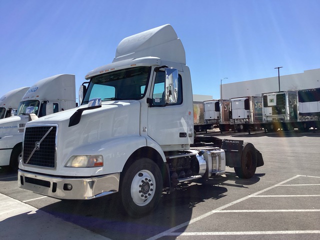 2015 (unverified) Volvo VNR 4x2 S/A Day Cab Truck Tractor
