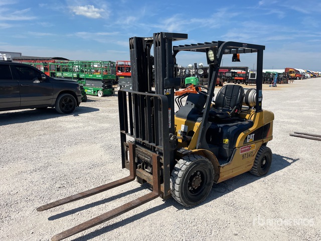 2017 Cat GP25N 3950 lb Pneumatic Tire Forklift | Ritchie Bros. Auctioneers