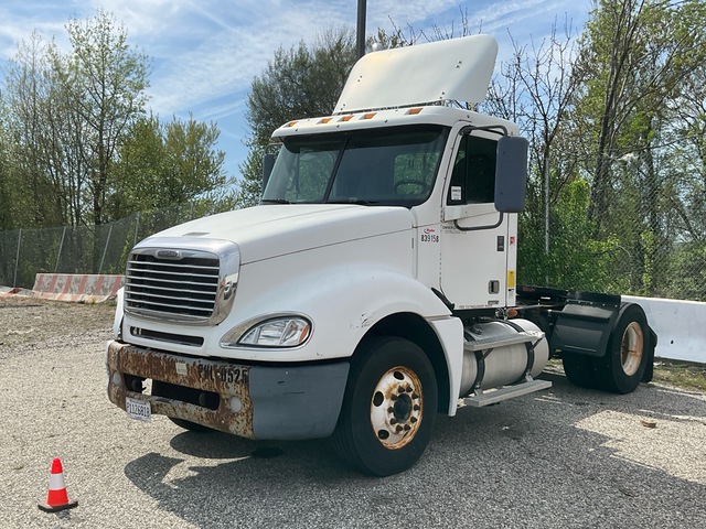 2007 Freightliner Columbia 4x2 S/A Day Cab Truck Tractor