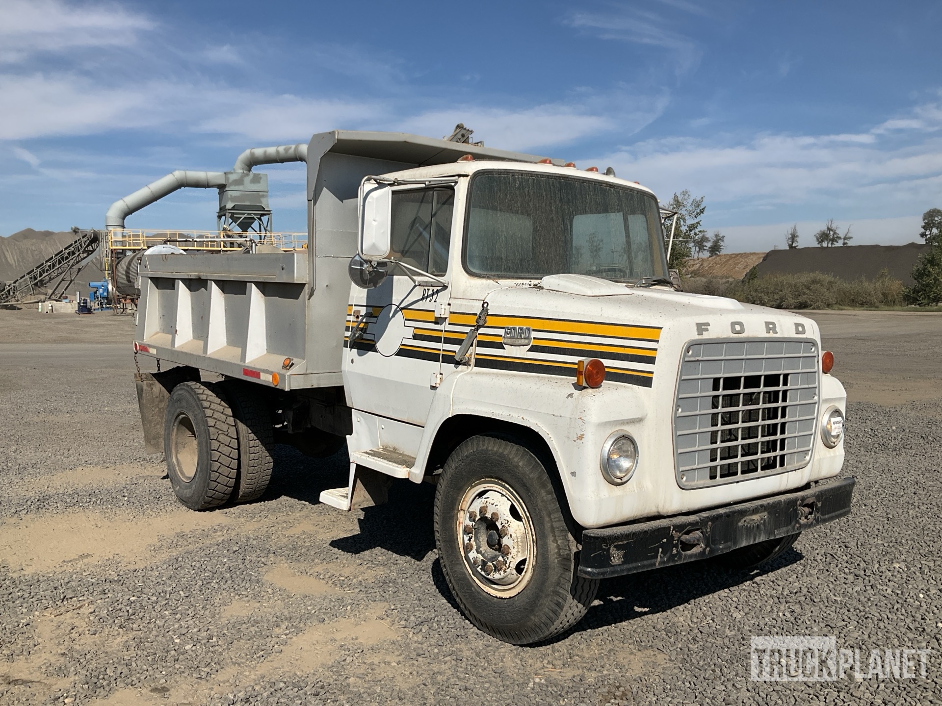 1973 Ford 7000 4x2 S/A Dump Truck in Hermiston, Oregon