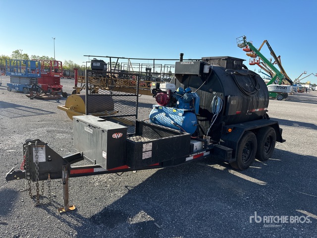 2020 Crafco Super SealCoater T/A Hydraulic Pavement Sealer