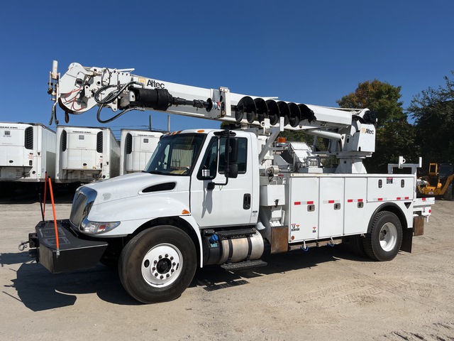 Altec DM47BTR on 2017 International 4300 4x2 Digger Derrick Truck