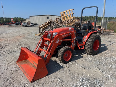 2022 Kubota LX2610SUHSD 4WD Utility Tractor
