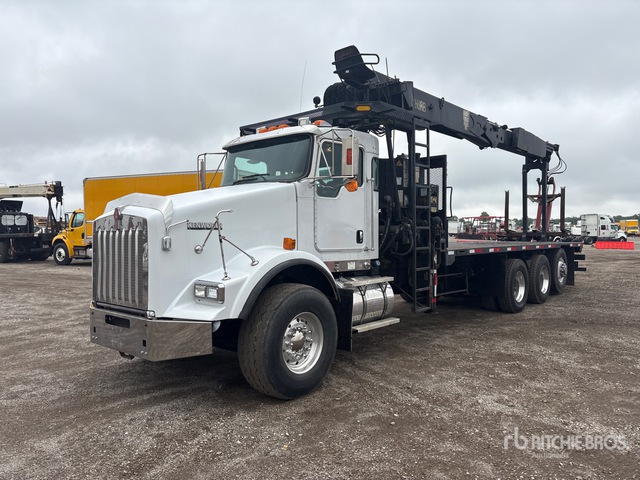 Hiab 335 K-4 HIPRO 8300 lb Knuckle Boom on 2014 Kenworth T800 8x4 Boom Truck