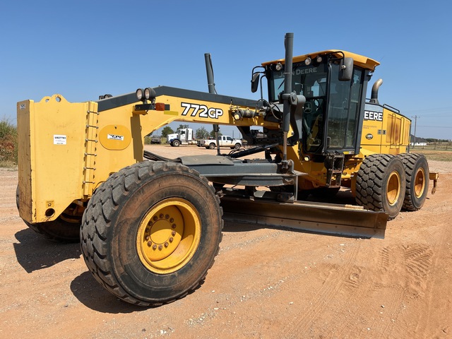2013 John Deere 772GP