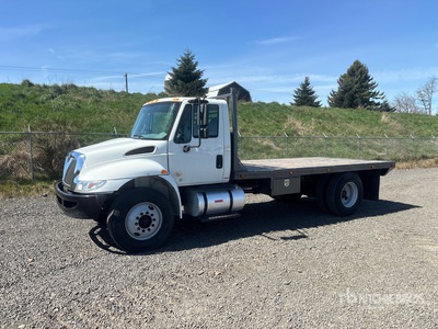 2019 International 4300 4x2 شاحنة مسطحة
