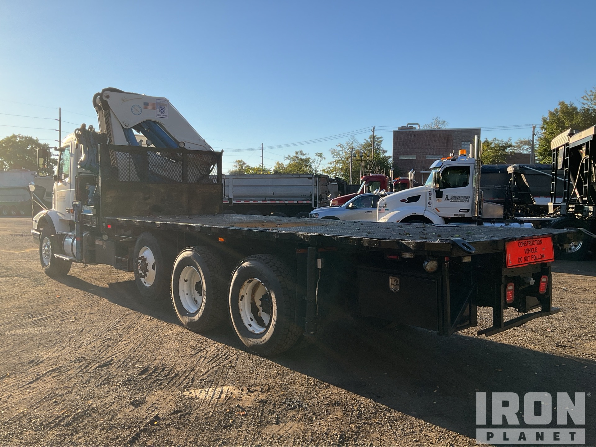 2004 Cormach 38000E6F 20300 lb Knuckle Boom on 2004 Volvo