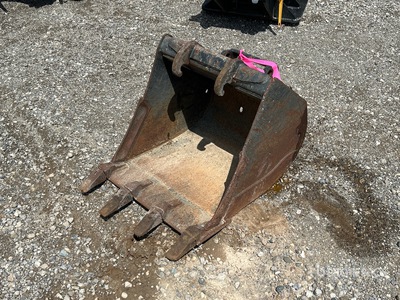 Bobcat 24 in Q/C Digging Excavator Bucket - Fits Bobcat E60