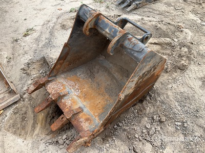Bobcat 24 in Q/C Digging Excavator Bucket - Fits Bobcat E60