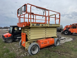Plateforme élévatrice à ciseaux