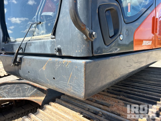 2017 (unverified) Doosan DX225LC-5 Tracked Excavator in
