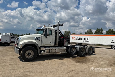 2016 Mack GU713 8x4 Winch Truck