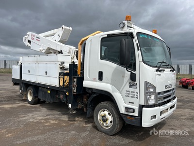 2015 Sherrin 12 m on 2015 Isuzu FRR600 4x2 Bucket Truck