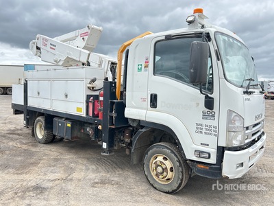 2015 Sherrin 12 m on 2015 Isuzu FRR600 4x2 Bucket Truck
