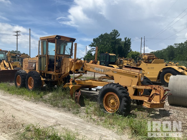 MOTOCONFORMADORA JOHN DEERE JD670A 1979