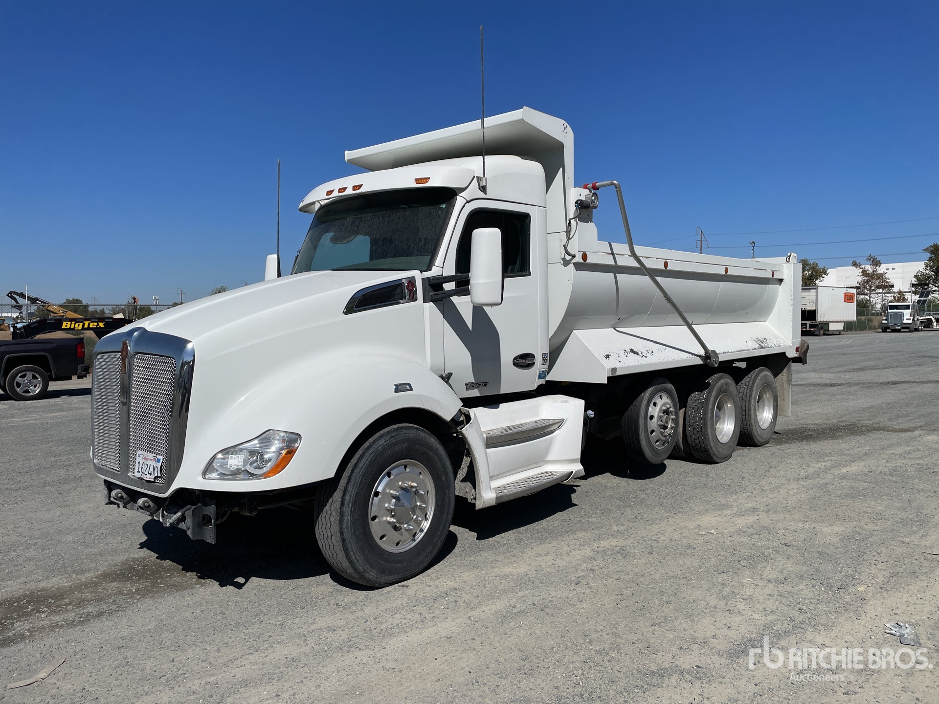 2015 Kenworth T680 8x4 Tri/A Camión dumper