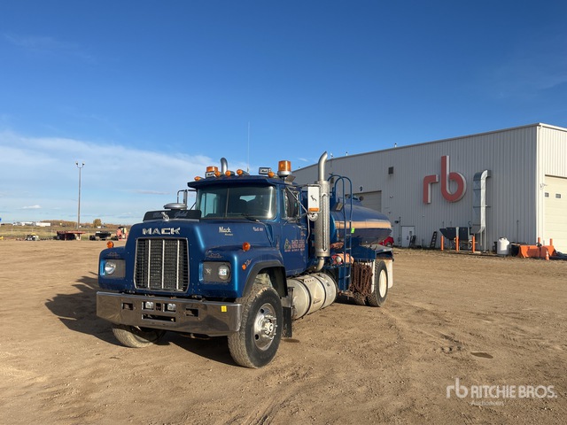1991 Mack RD690P 55 bbl 4x2 Water Truck | Ritchie Bros. Auctioneers