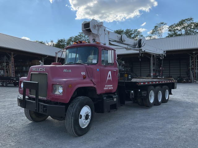 Mack DM686S Boom Truck Mack DM686S Boom Truck
