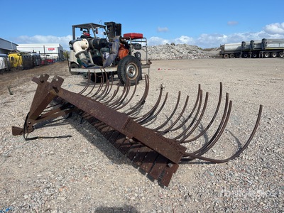 2 m Pull Behind Stick Rake