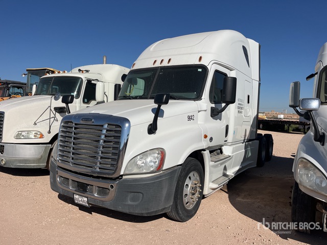 2016 Freightliner Cascadia 125 6x4 T/A Sleeper Truck Tractor