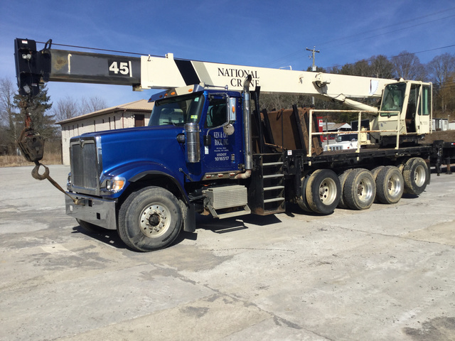 National Crane 1300 Straight Boom on 2009 International 5900i Quad/A Truck